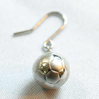 新しいサッカーの楽しみ方＜サッカーボール ジュエリー／ピアス＞